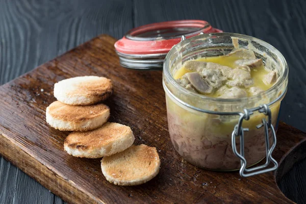 Foie gras en pot et sandwichs — Photo