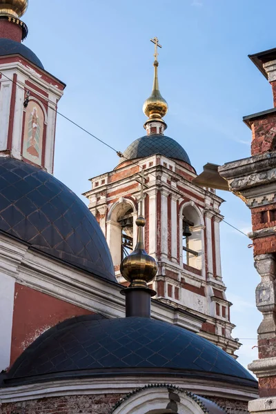 Iglesia ortodoxa en Moscú, Kitai-gorod — Foto de Stock