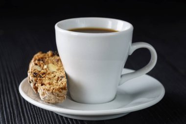 Cantuccini ile siyah kahve