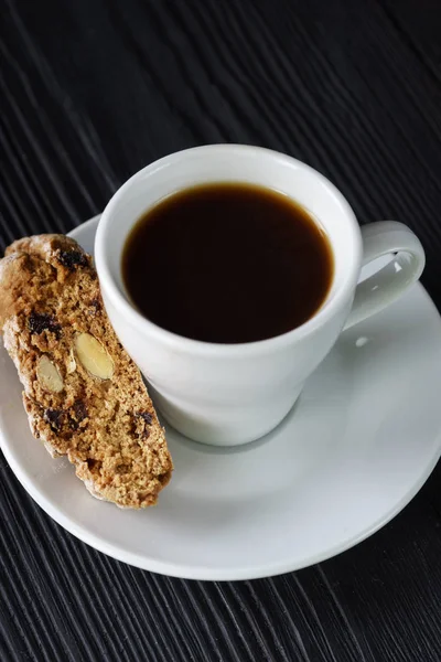 Cantuccini ile siyah kahve