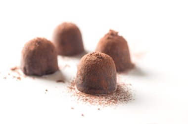 Ev yapımı taze enerji domalan çikolata ile