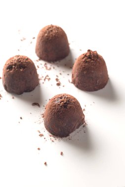 Ev yapımı taze enerji domalan çikolata ile