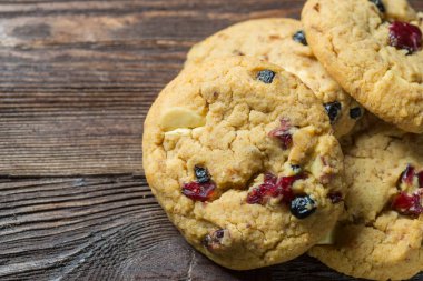Lezzetli Chocolate Chip Cookies bir rustik ahşap tablo
