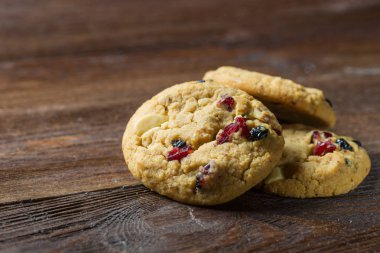 Lezzetli Chocolate Chip Cookies bir rustik ahşap tablo