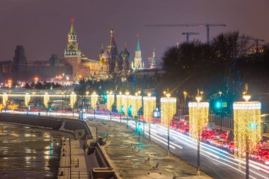 Kızıl Meydan Aziz Basil Katedrali ve Kremlin ile görünümünü. Mosco