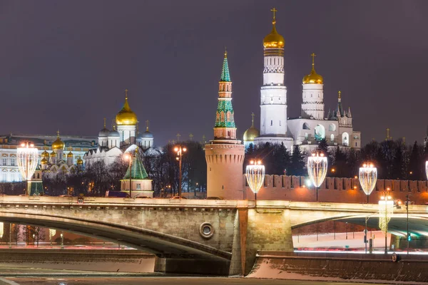 Vista do Kremlin e do Kremlin Embankment em Moscou — Fotografia de Stock