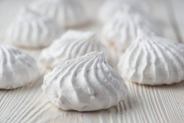 Fransız vanilya kremalı kurabiye kadar beyaz arka plan kapatmak.