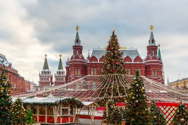 Moskova 'da Noel. Moskova 'daki Manezhnaya Meydanı.