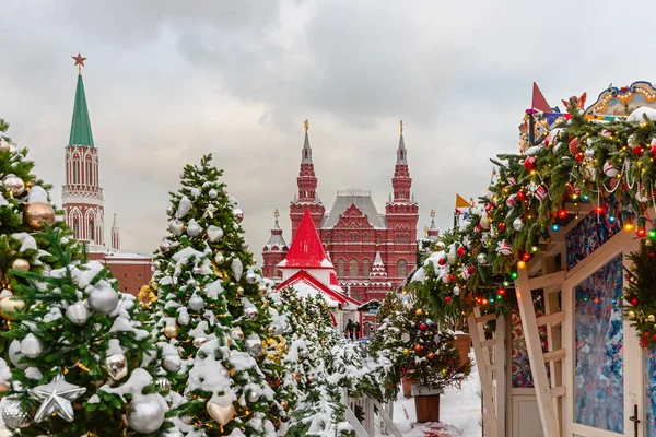 Navidad en Moscú. Plaza Roja decorada festivamente — Foto de Stock