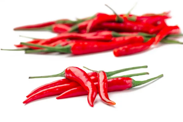 Rote Chilischote isoliert auf weißem Hintergrund — Stockfoto