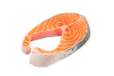 İzole üzerinde beyaz arka plan taze somon balık.