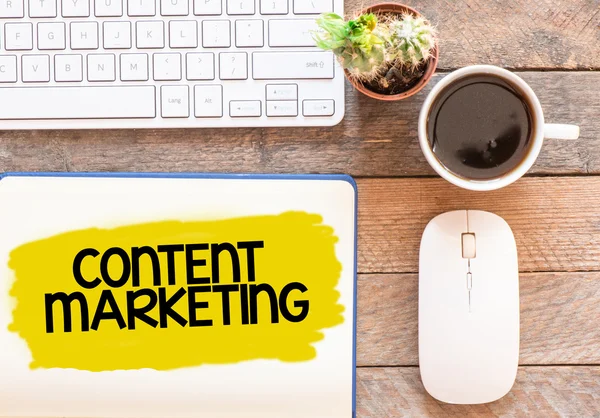 Content marketing kort på skrivbord — Stockfoto