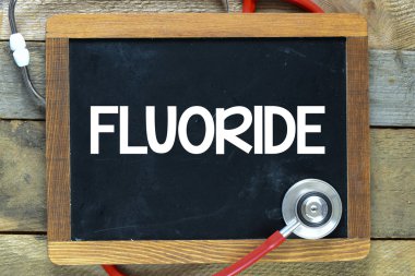 Bir kara tahta üzerinde florür yazıt