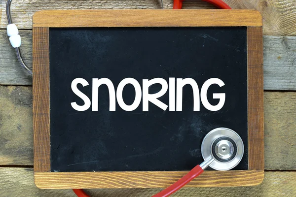 Snoring inscription on a blackboard — Stock Photo, Image