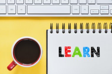 Defter üzerinde yazıt öğrenin