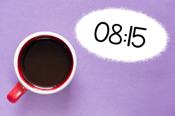 8:15 napis przy filiżance kawy — Zdjęcie stockowe