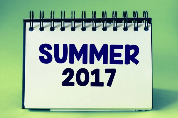 Inscripción de verano en el cuaderno — Foto de Stock