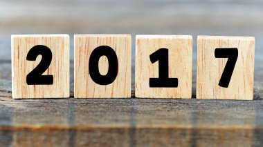 ahşap tuğla üzerinde siyah metin