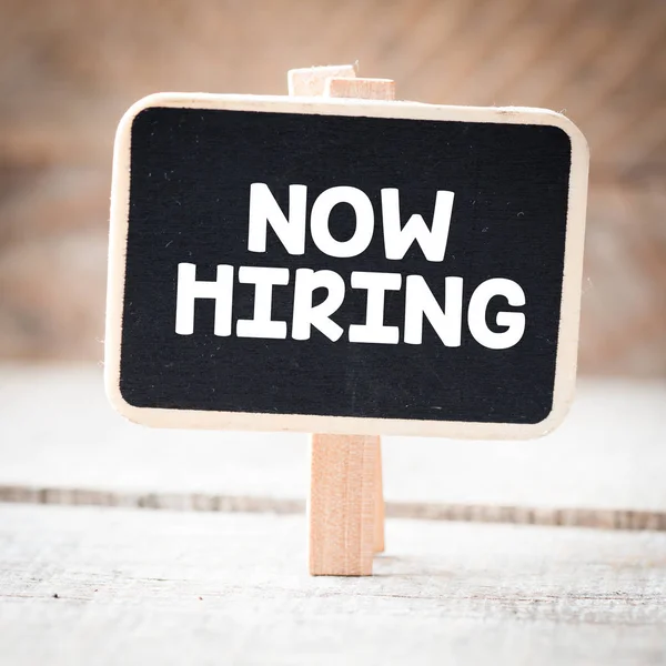 yazı tahtası üzerinde beyaz metin