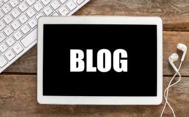 klavye ile yazı tahtası üzerinde metin