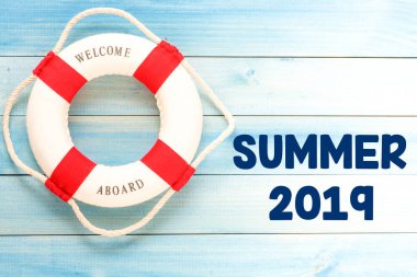 ahşap duvar üzerinde mavi metin 