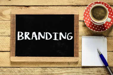 yazı tahtası üzerinde beyaz metin