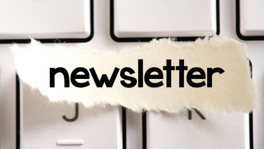 Bilgisayar klavye kağıt ile