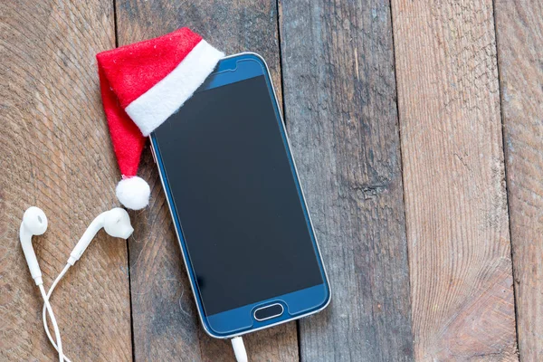 Téléphone intelligent avec chapeau de Père Noël — Photo