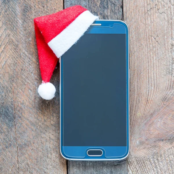 Smartphone mit Weihnachtsmütze — Stockfoto