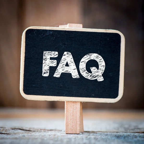 FAQ handskriven på blackboard — Stockfoto