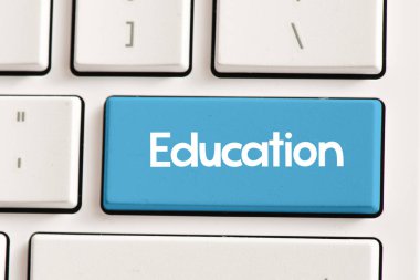 Klavye üzerinde eğitim yazıt 