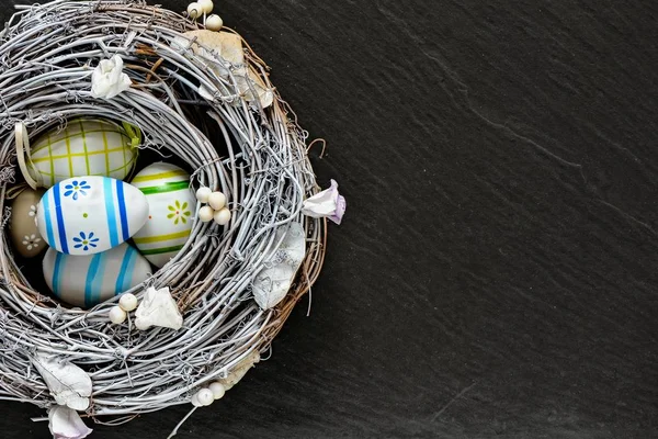 卵と木製の巣 — ストック写真