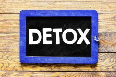 Kitabe bir tahtaya yazılmış