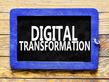 Kitabe bir tahtaya yazılmış