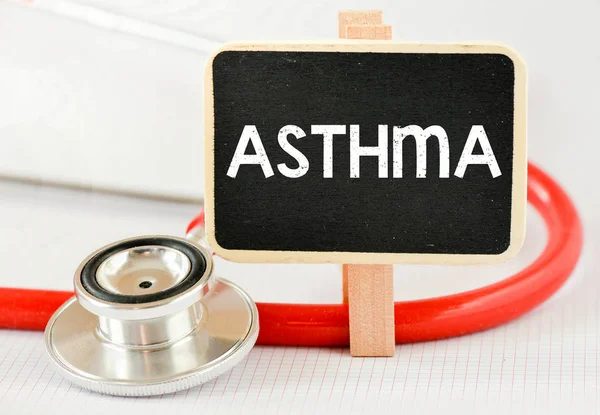Tafel mit der Aufschrift Asthma — Stockfoto