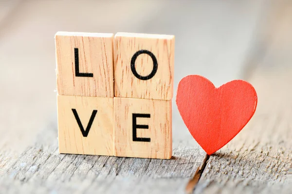 Cubos con palabra amor y corazón — Foto de Stock