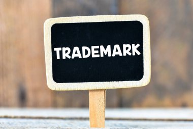 Yazı tahtası üzerinde el yazısı yazıt 