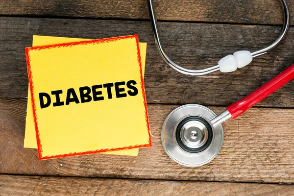 Gele sticker met inscriptie diabetes — Stockfoto