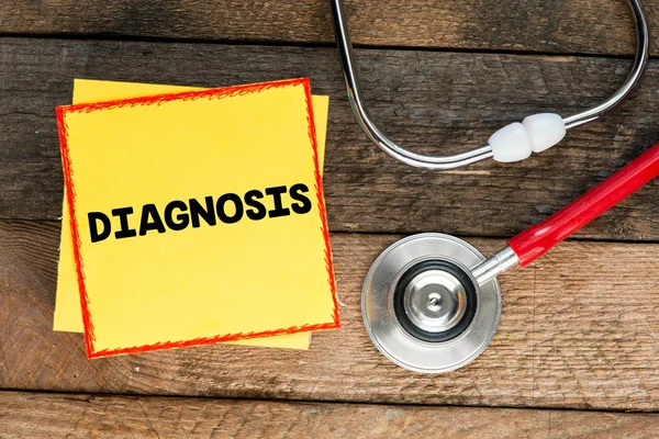 Adesivo giallo con diagnosi di iscrizione — Foto Stock