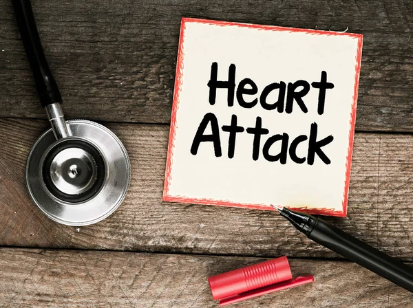 Adesivo con iscrizione attacco di cuore — Foto Stock