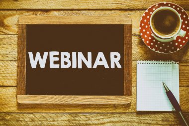Yazı tahtası üzerinde Webinar metinle tebeşir