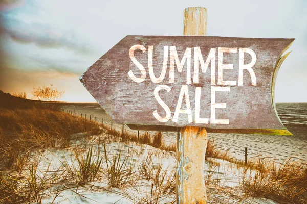Summer sales on road sign — Stock Photo, Image