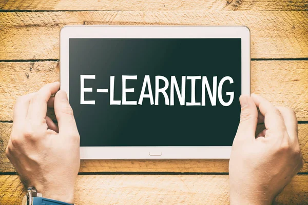 Tablet pc with text "e-Learning" — Stock Photo, Image