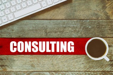 klavye ve kahve yazıt ile