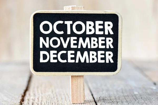 Outubro Novembro Dezembro Escrevendo Placa Preta — Fotografia de Stock