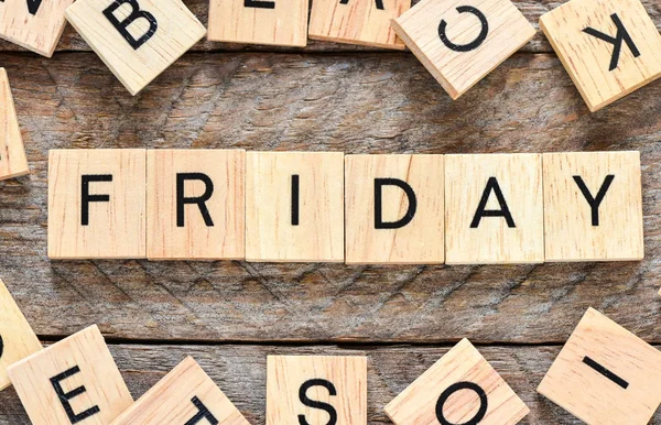 Word Cuma ahşap küpleri 