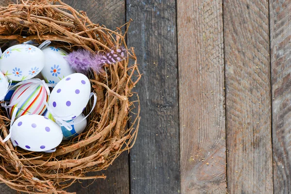 Paskalya yumurtası ve çiçekleri — Stok fotoğraf