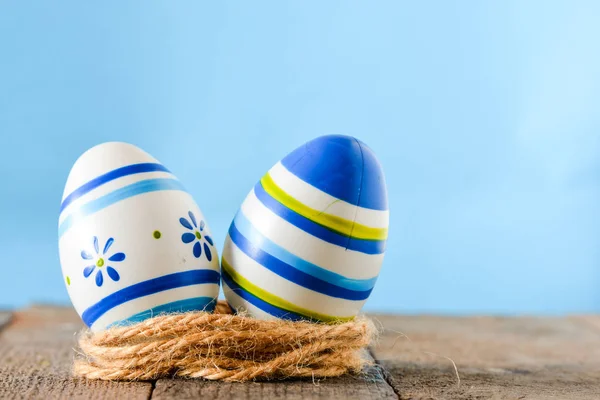 Красочные Расписные Пасхальные Яйца Гнезде — стоковое фото