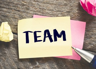 Takım kelime kağıt kayda göre ahşap arka plan üzerinde 