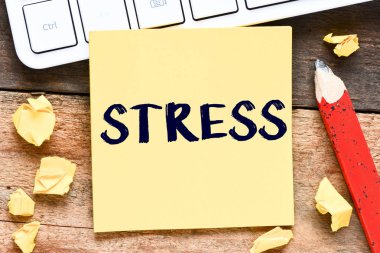 stres - ahşap arka plan üzerinde iş kavramı 